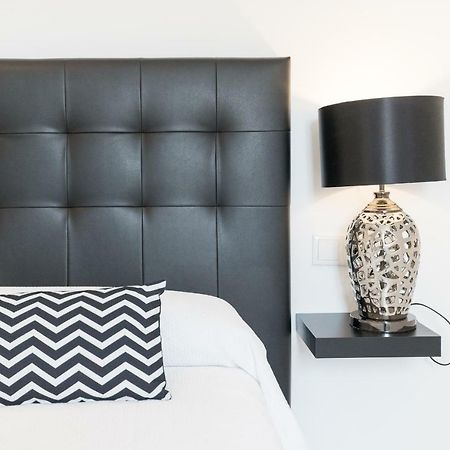 Stunning Spacious City Apartment With Free Parking มาลากา ภายนอก รูปภาพ