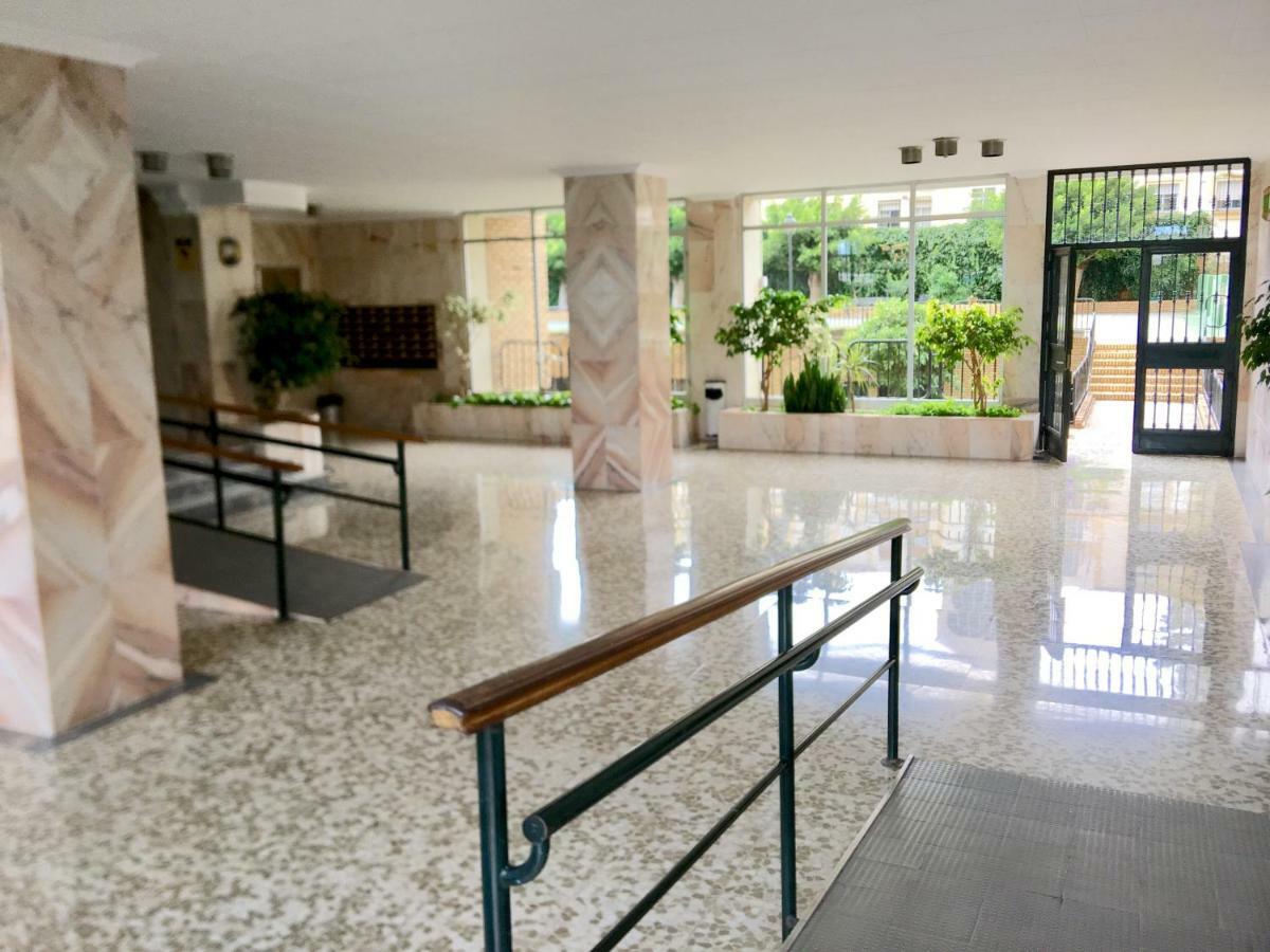 Stunning Spacious City Apartment With Free Parking มาลากา ภายนอก รูปภาพ