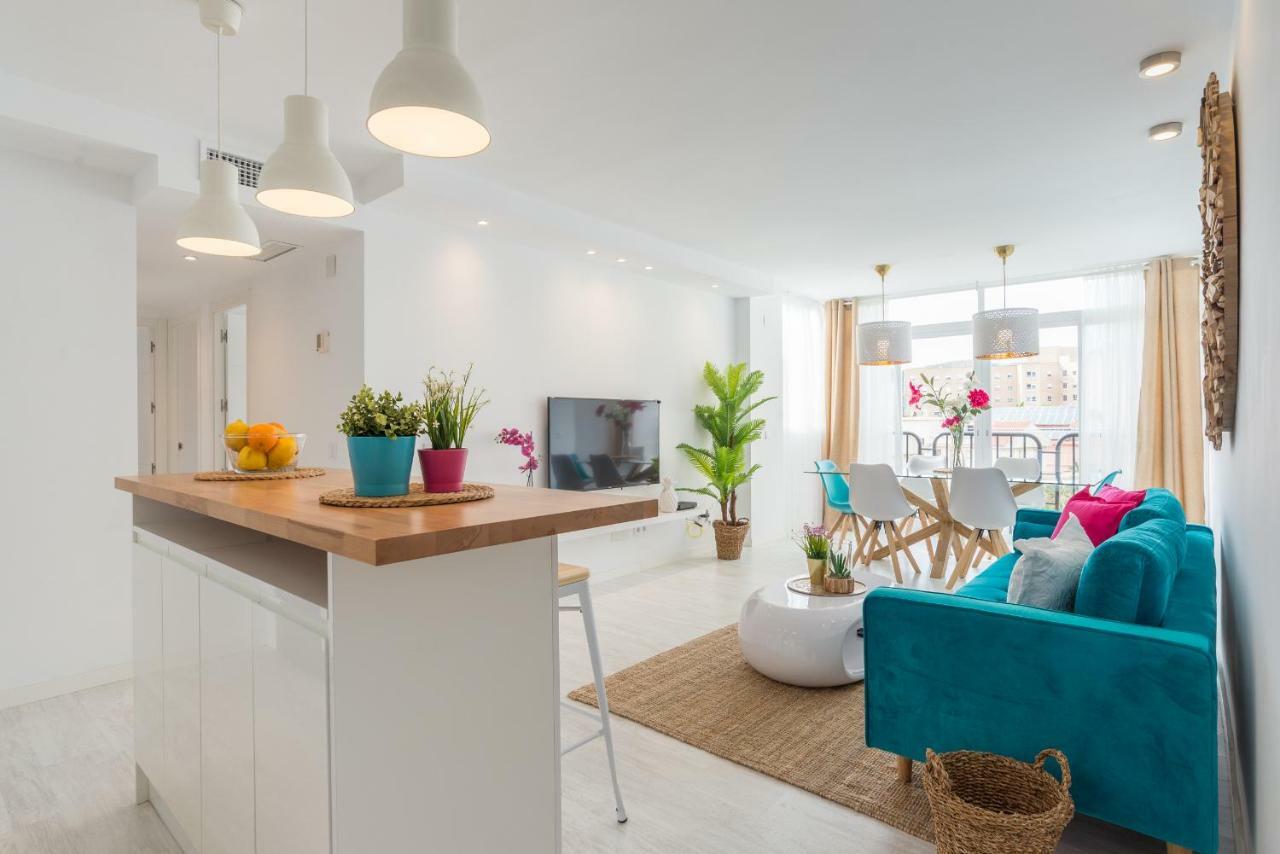 Stunning Spacious City Apartment With Free Parking มาลากา ภายนอก รูปภาพ