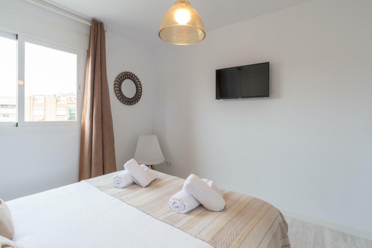 Stunning Spacious City Apartment With Free Parking มาลากา ภายนอก รูปภาพ