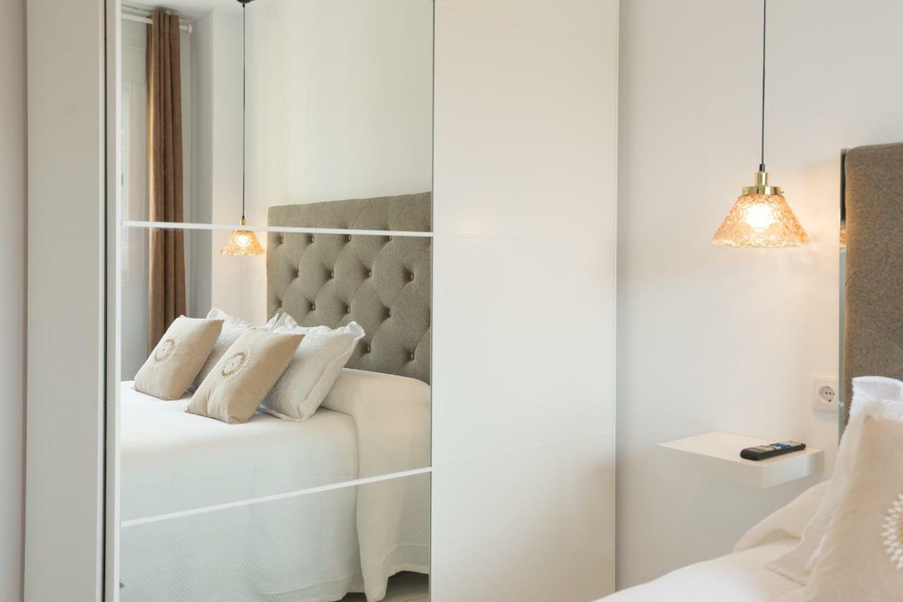 Stunning Spacious City Apartment With Free Parking มาลากา ภายนอก รูปภาพ