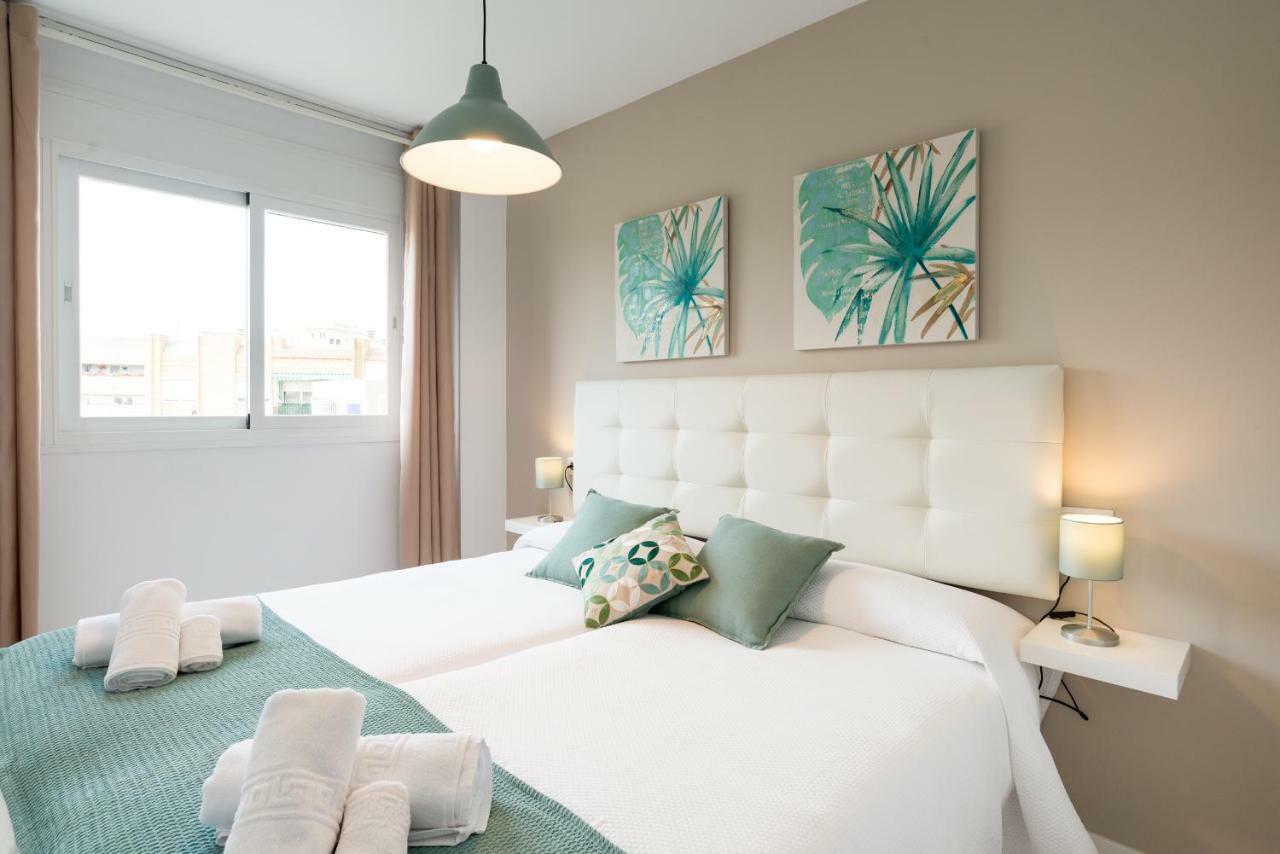 Stunning Spacious City Apartment With Free Parking มาลากา ภายนอก รูปภาพ