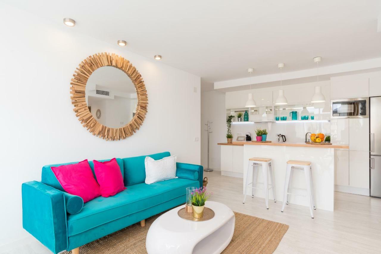 Stunning Spacious City Apartment With Free Parking มาลากา ภายนอก รูปภาพ