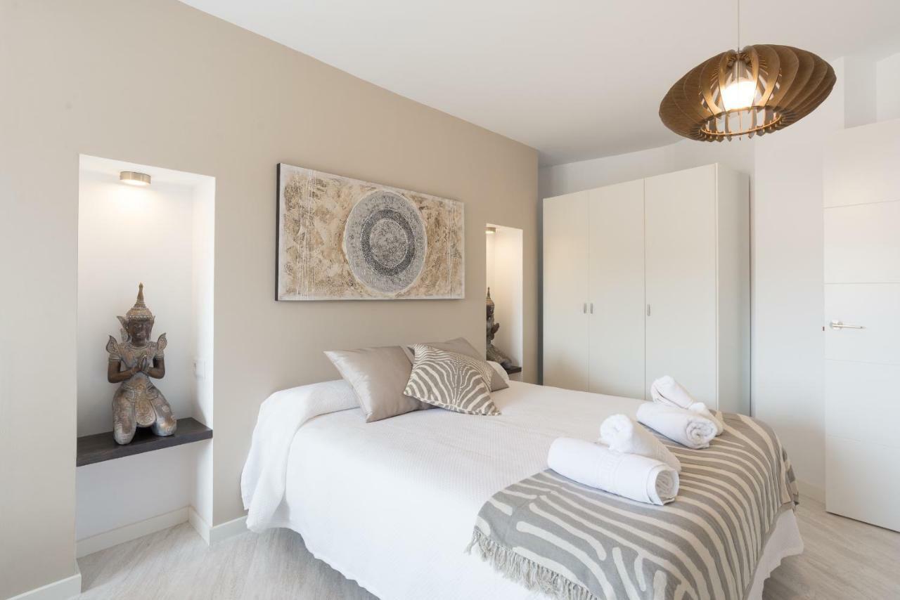 Stunning Spacious City Apartment With Free Parking มาลากา ภายนอก รูปภาพ