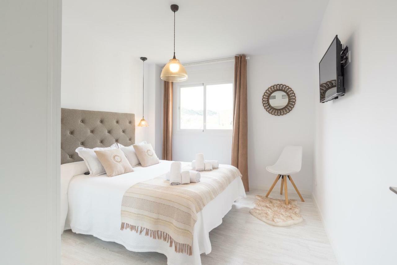 Stunning Spacious City Apartment With Free Parking มาลากา ภายนอก รูปภาพ