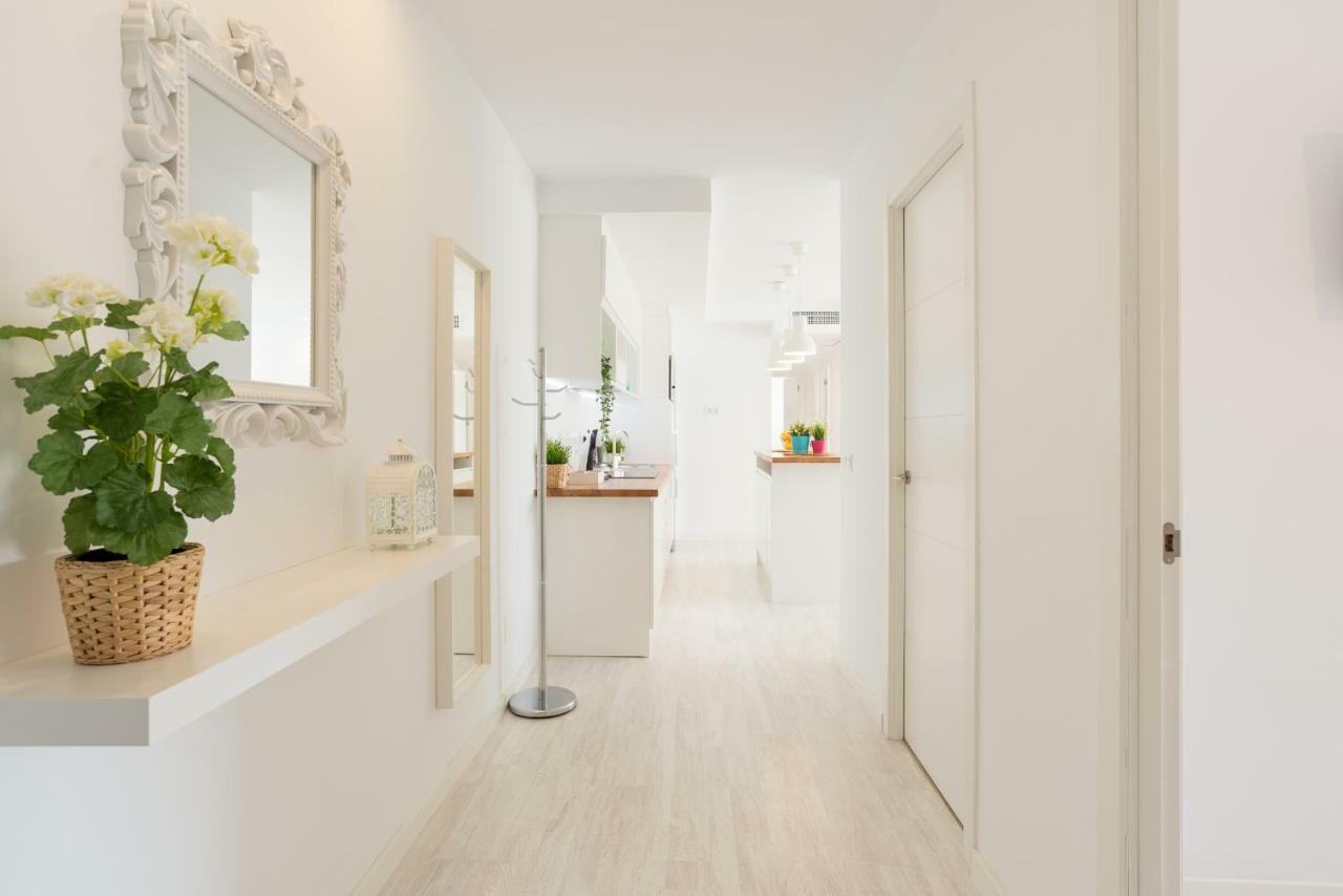 Stunning Spacious City Apartment With Free Parking มาลากา ภายนอก รูปภาพ