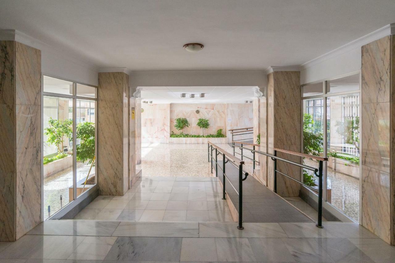 Stunning Spacious City Apartment With Free Parking มาลากา ภายนอก รูปภาพ