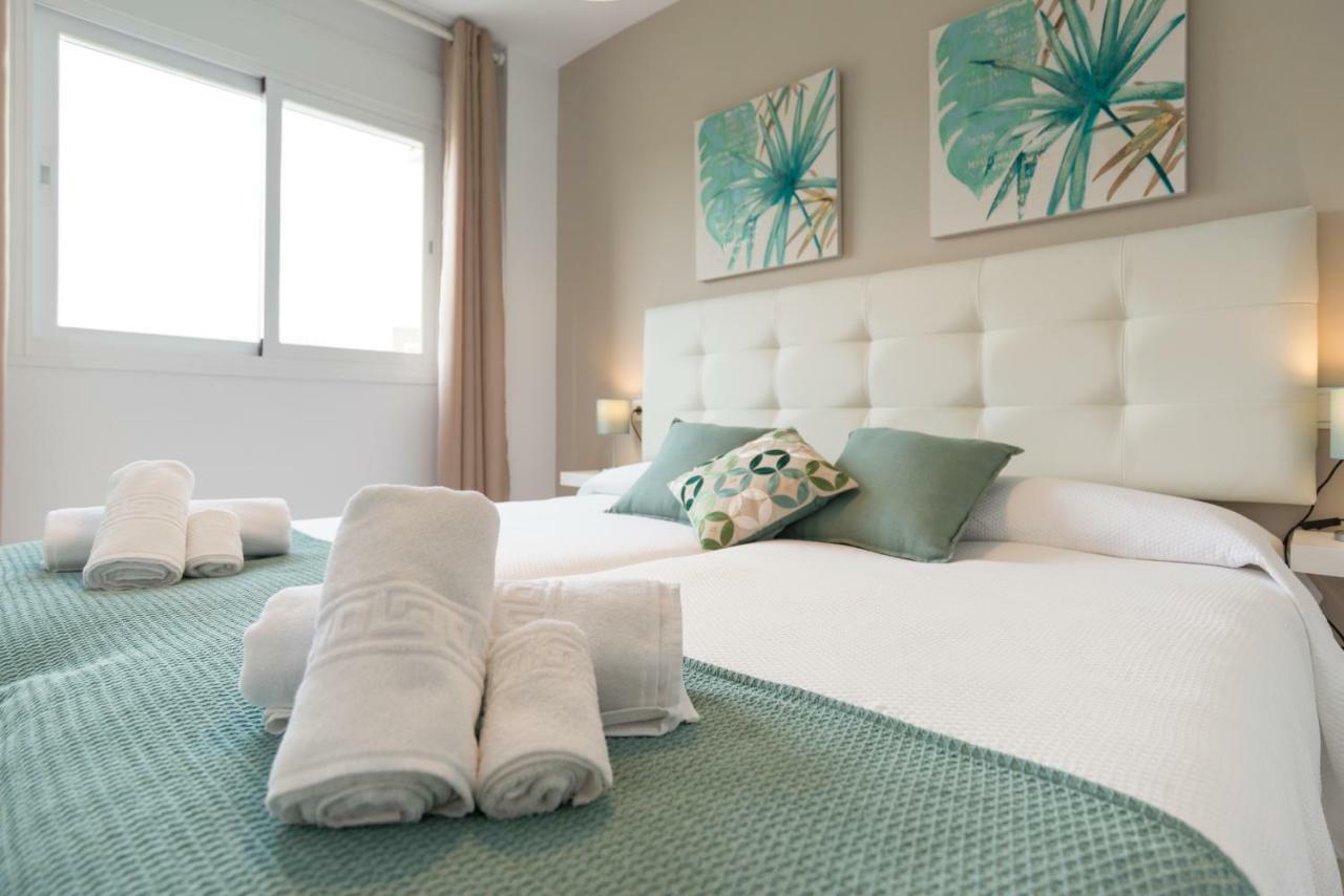 Stunning Spacious City Apartment With Free Parking มาลากา ภายนอก รูปภาพ