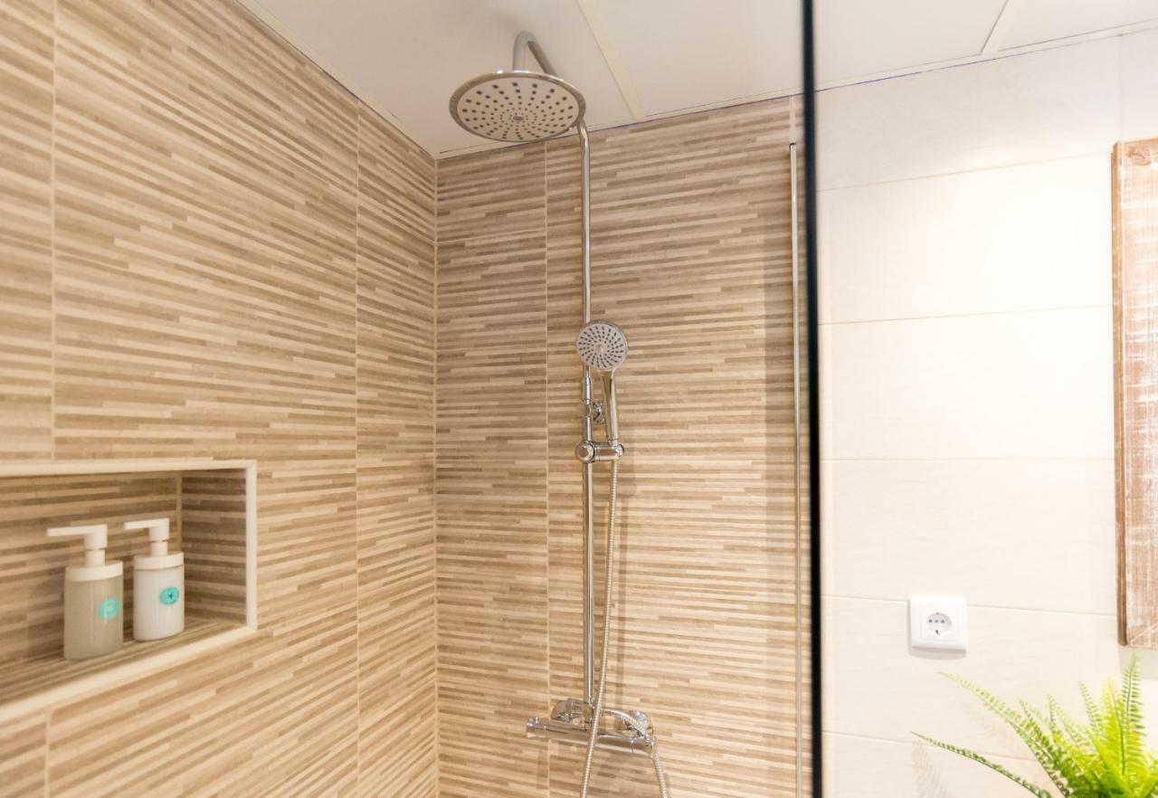 Stunning Spacious City Apartment With Free Parking มาลากา ภายนอก รูปภาพ