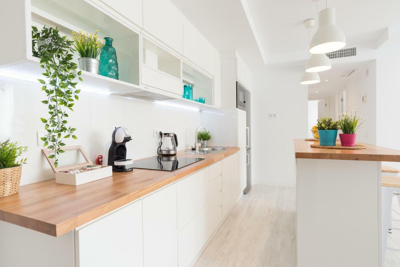 Stunning Spacious City Apartment With Free Parking มาลากา ภายนอก รูปภาพ